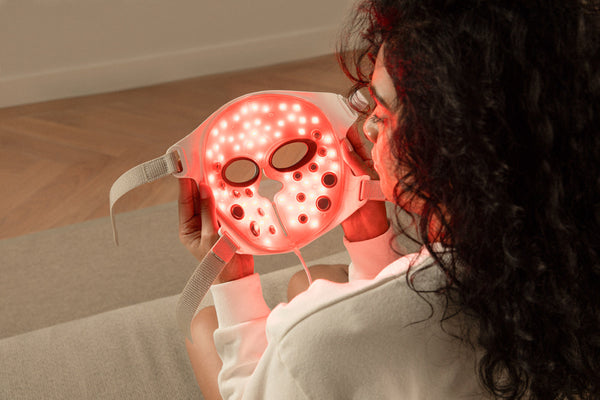 What is 605nm Amber Light Therapy? Benefits for Oily, Sensitive & Acne-Prone Skin